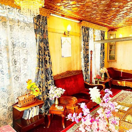 مبيت وإفطار Srīnagar Lake Victoria Houseboats المظهر الخارجي الصورة