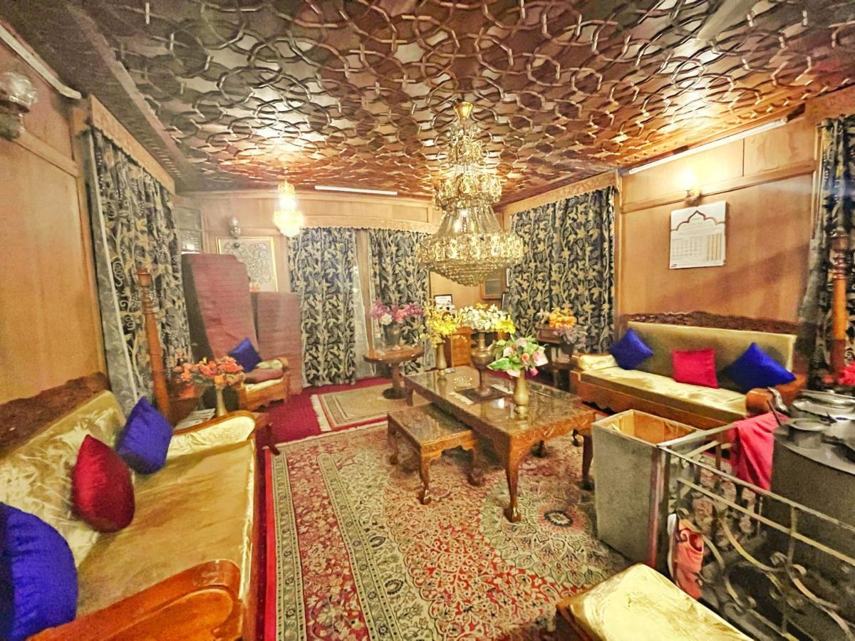 مبيت وإفطار Srīnagar Lake Victoria Houseboats المظهر الخارجي الصورة