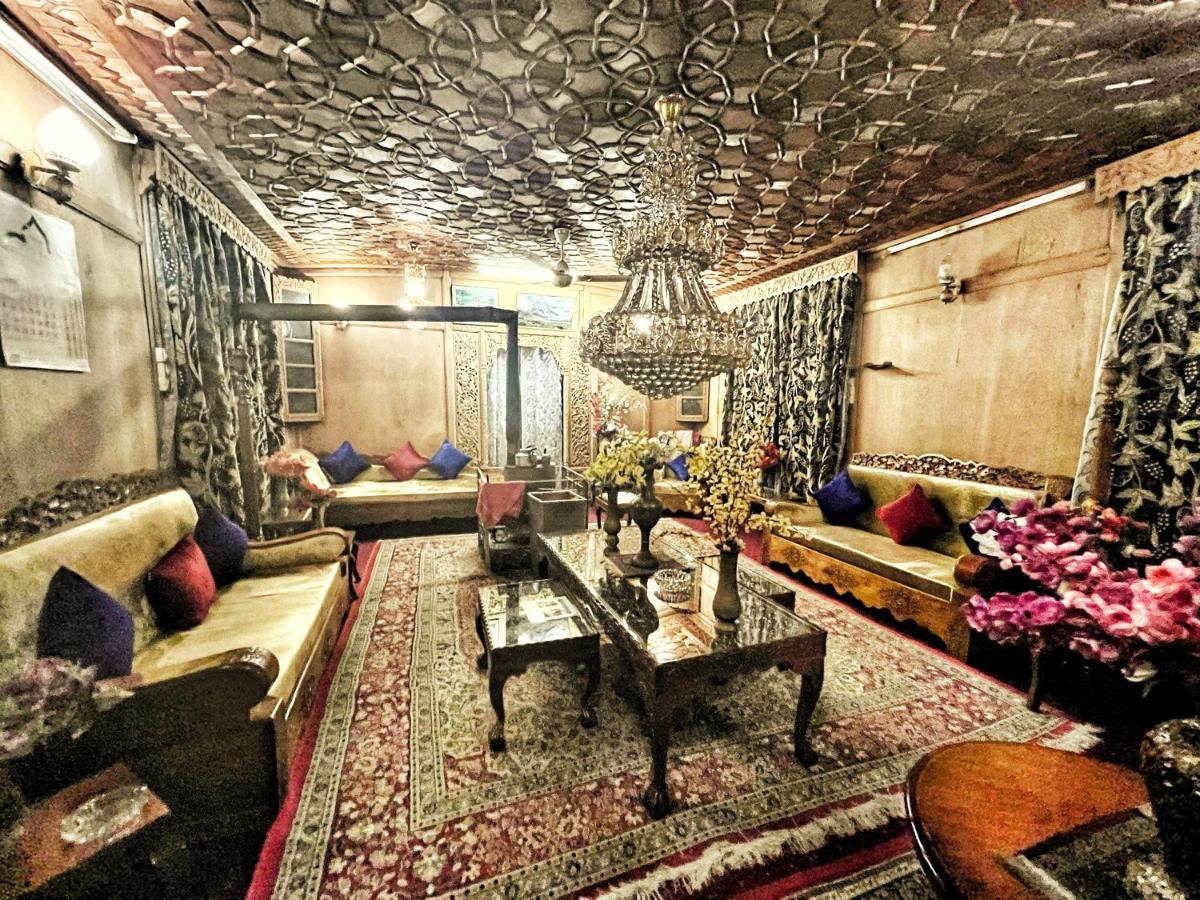 مبيت وإفطار Srīnagar Lake Victoria Houseboats المظهر الخارجي الصورة